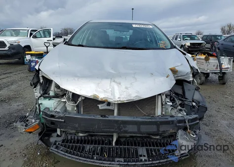 2015 Toyota Corolla S Plus z USA, uszkodzony, nr VIN 2T1BURHE6FC424802